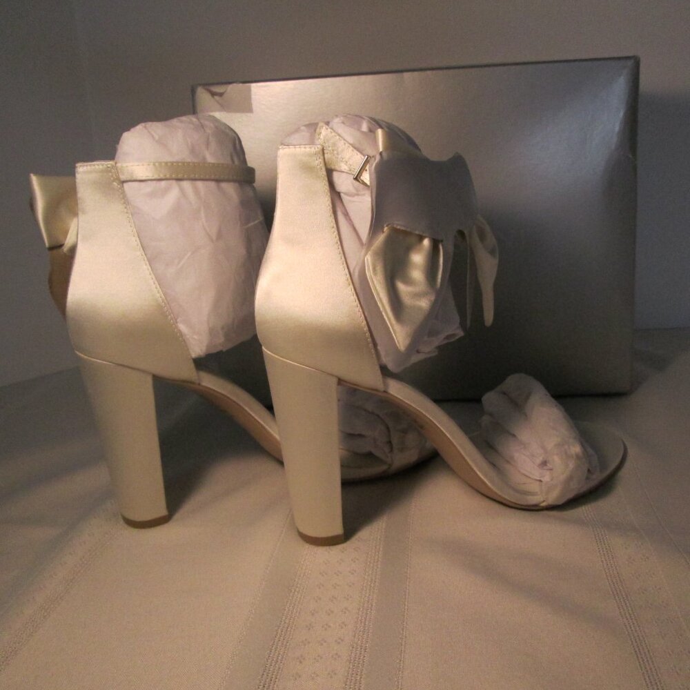 Oleg Cassini Ankle Bow Crystal Strap Heeled Melania Sandals Sz 9 NWT - Picture 9 of 12